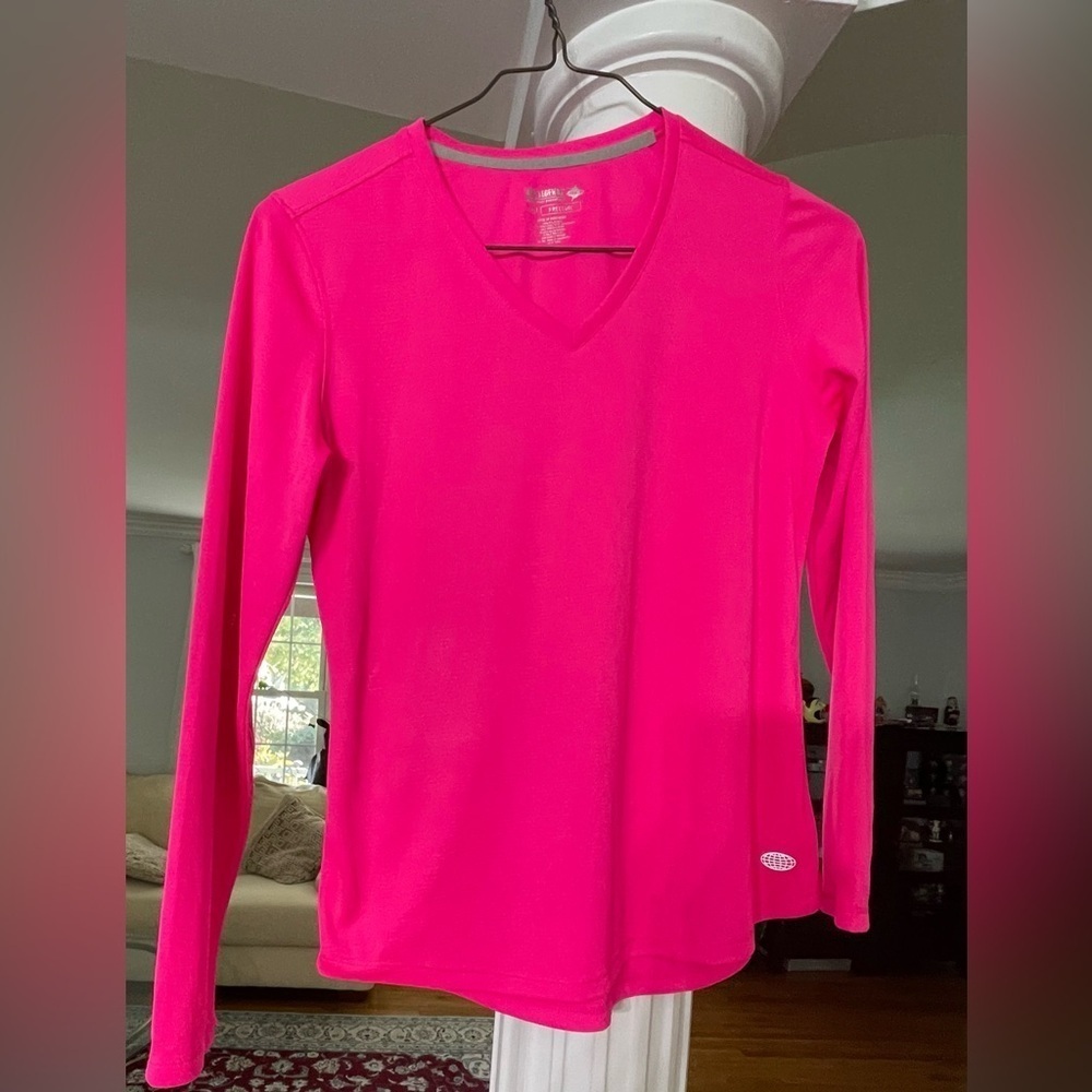 Reel Legends women’s size PM solid Freeline long sleeves hot pink top